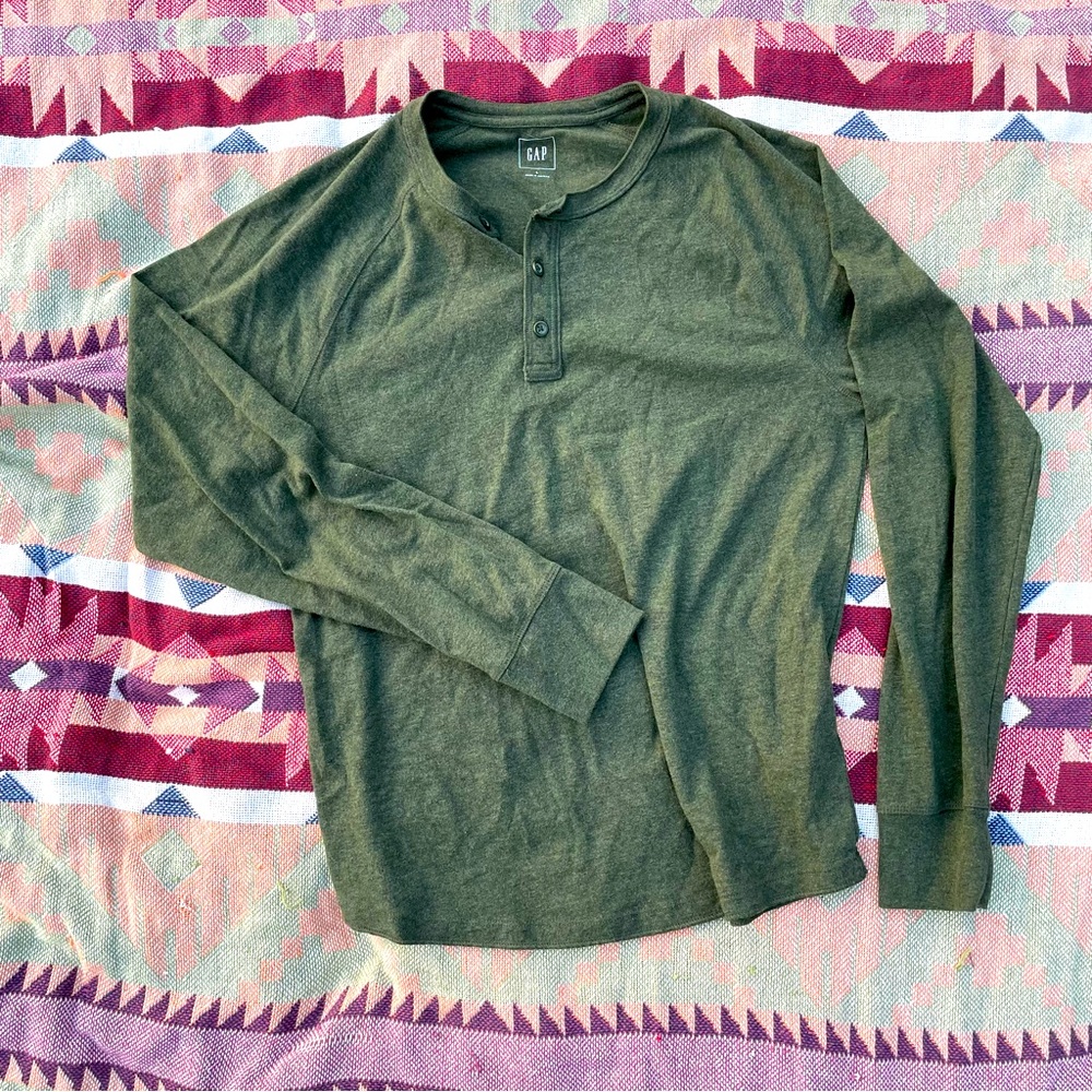Men’s GAP size large long sleeve